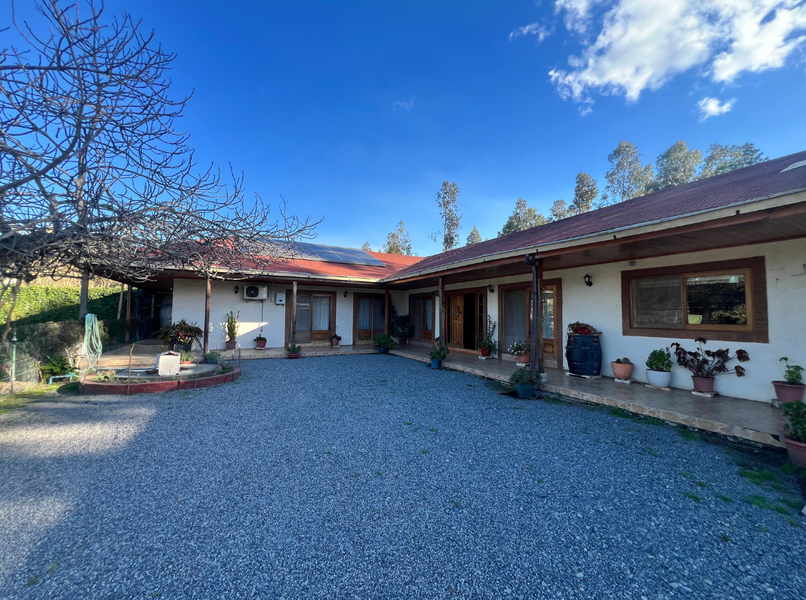 Venta de Casa de 243m2 en Terreno de 5.700m2 en Maule – Excelente Ubicación